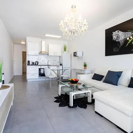 16a Silver Garden Ocean View *